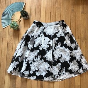 Forever 21 lined floral black patterned skirt